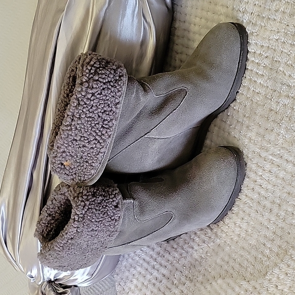 UGG Wedge Boots - Picture 1 of 5